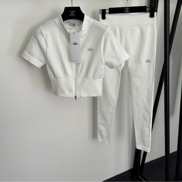 ALO Yoga White Ribbed Cotton Set